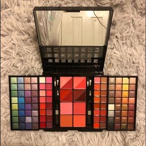 Beauty Gems makeup kit